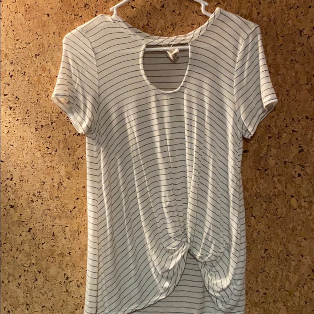 White striped key hole neckline tied t-shirt